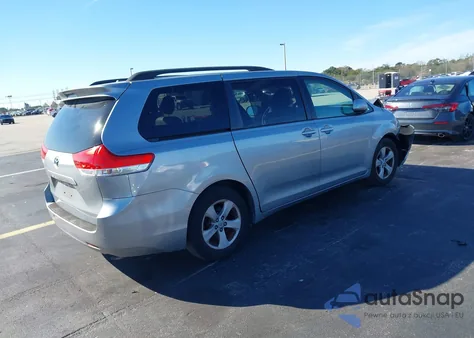 2011 Toyota Sienna Le V6 z USA, uszkodzony, nr VIN 5TDKK3DC9BS135194